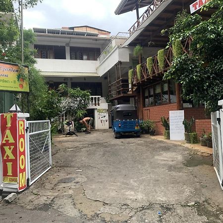 Hotel Mango Garden Kandy Exterior photo